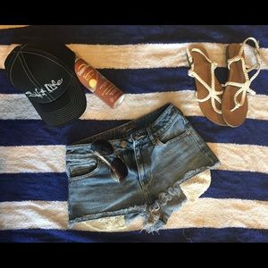 Kendall & Kylie Highwaisted Distressed Jean Shorts